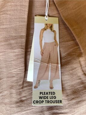 Pleated Wide Leg Crop Trousers — Blush